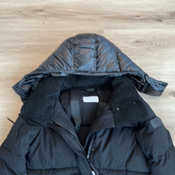 CALVIN KLEIN
Oversized Fleece-Trim Hooded Puffer Coat woman’s size small black - Picture 4 of 11